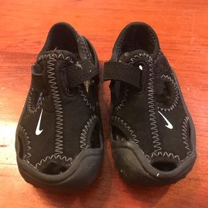Nike kids Sunday protect sandal toddler size 4